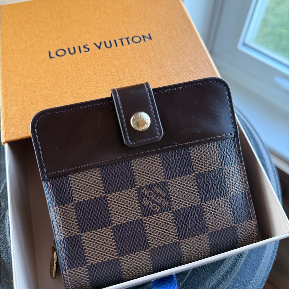 Louis Vuitton 4” Damier Zippy Snap Wallet w/Box